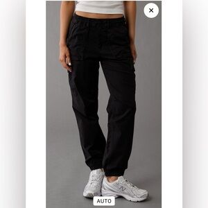 American Eagle Outfitters Women's Black Cargo Mom Joggers